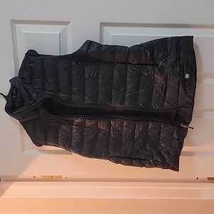 Puffer vest, black size large